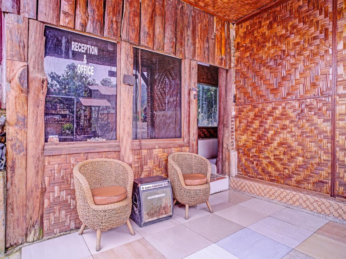 Oyo 90209 Dk Singarimbun Berastagi Homestay Exterior foto
